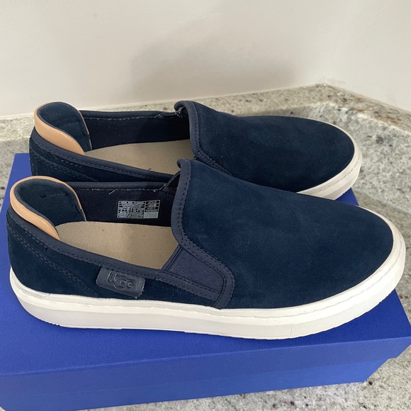 Ugg Alameda Slip On Womens Sz 8 Navy Blue Walking Comfort Shoes Loafers - Picture 1 of 8